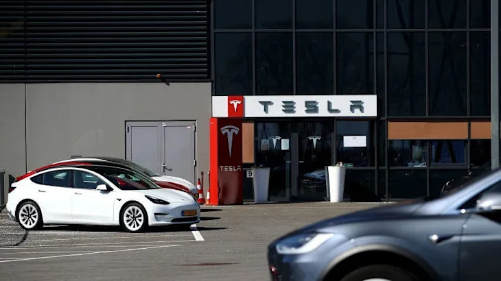 Tesla falls 8%, falls below $1 trillion market cap, on plunging European car sales